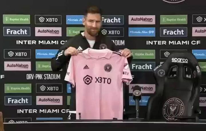 Messi sorprendió a todos con su talento para doblar la camiseta de Inter Miami (Twitter: @thenchipz)