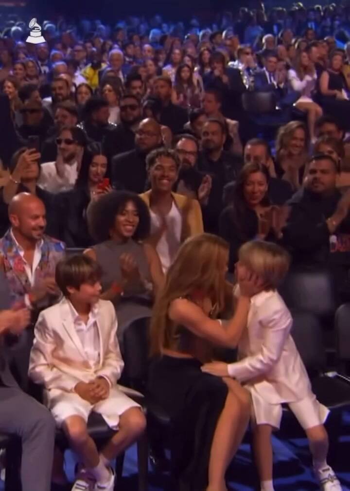 Shakira Mensaje Con Bizarrap