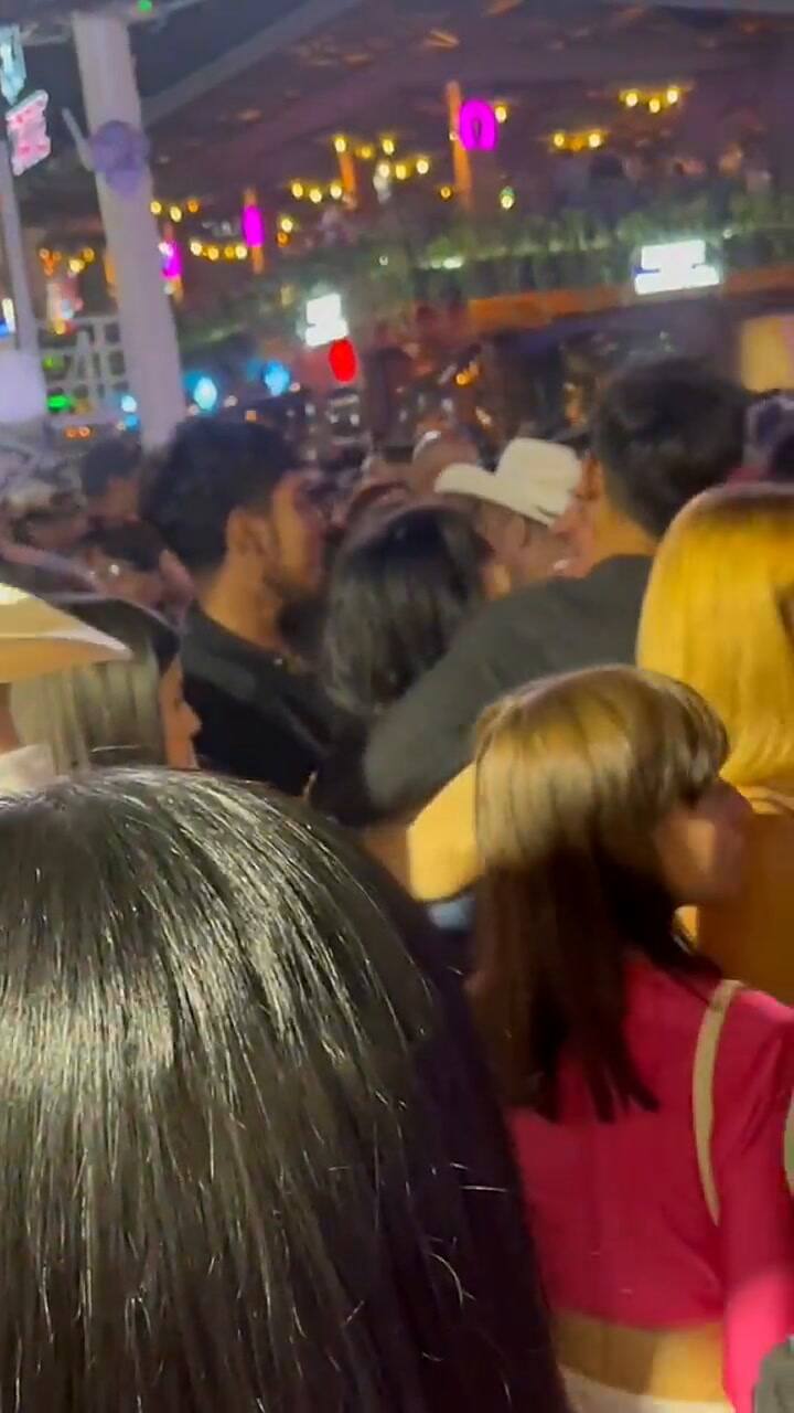 Besó al amigo de su novio y armó revuelo