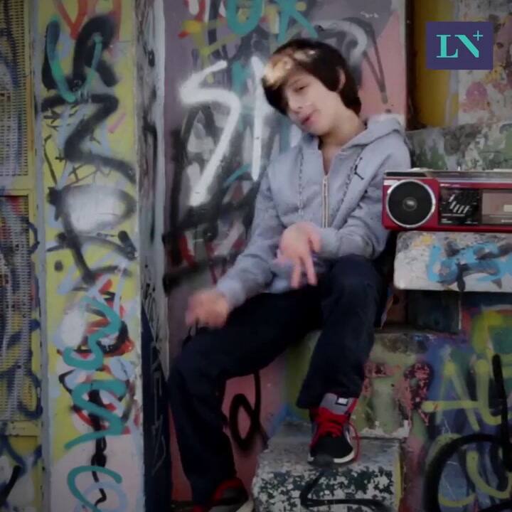 Sufrió bullying por tener síndrome de Tourette y escribió un rap para ayudar a otros