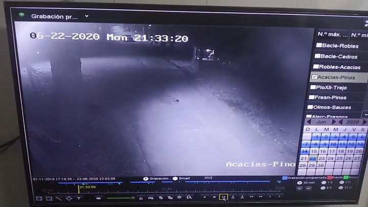 Huida de los delincuentes tras un robo en Las Acacias