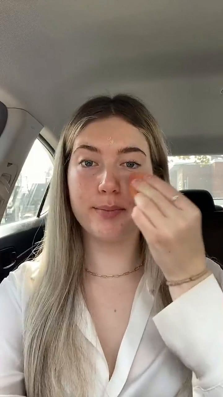 Lucy compartió su proceso para arreglarse para el trabajo