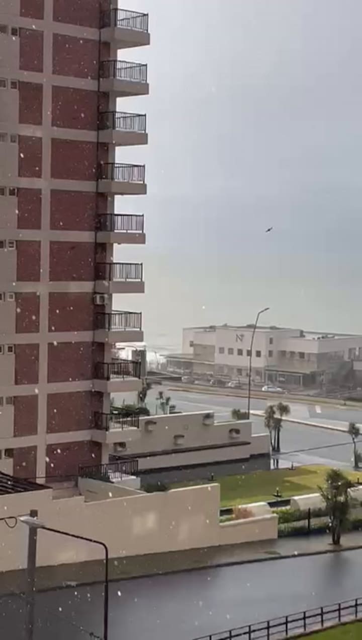La leve nevada en Mar del Plata (gentileza de una vecina marplatence))