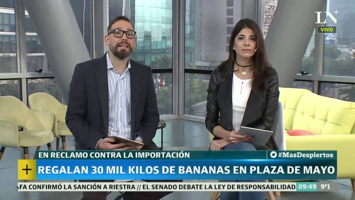 Regalan 30 mil kilos da bananas en Plaza de Mayo