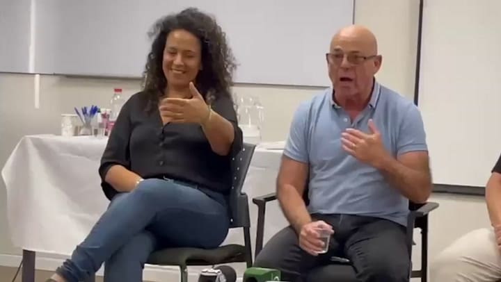 El abrazo de una madre con su hijo rehén