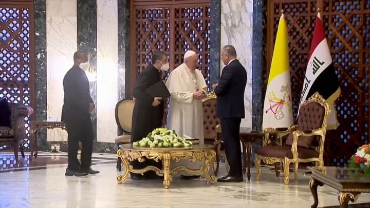 Que callen las armas', reclama el papa en su visita histórica a Irak - Fuente: AFP