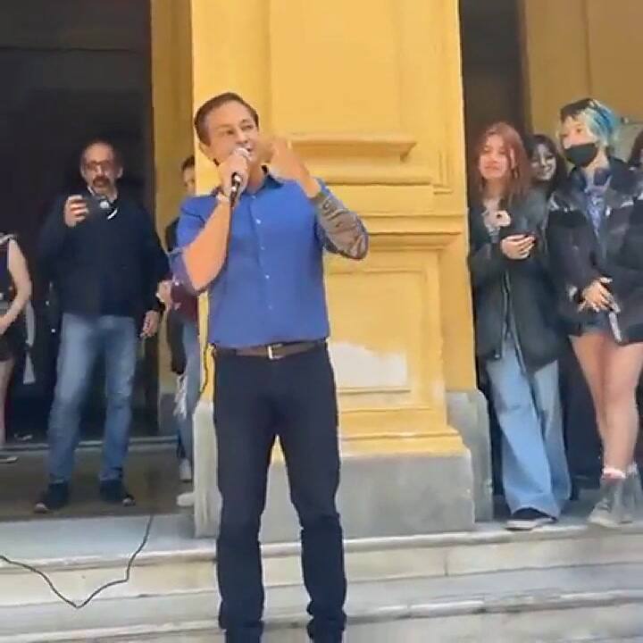 Toma en el Mariano Acosta