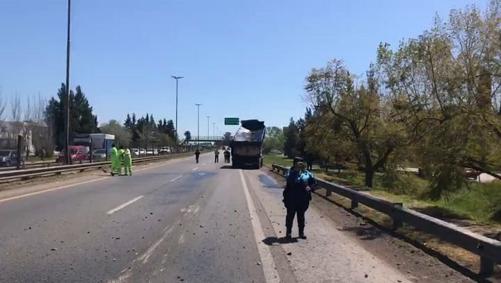 Fuertes demoras camino a la costa por la caída de un puente peatonal