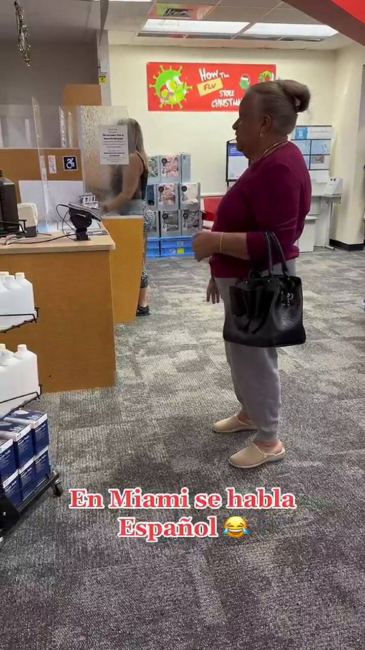 Una mujer cubana reclamó la falta de empleados que hablen español en una tienda de Miami