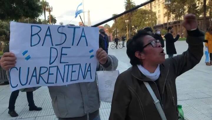 Primera protesta contra el confinamiento en Argentina - Fuente: AFP