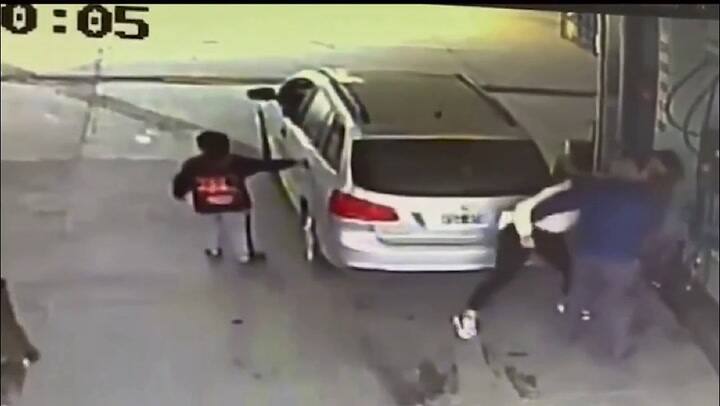 Tucumán: una mujer le propinó una brutal golpiza a una playera que se demoró en atenderla