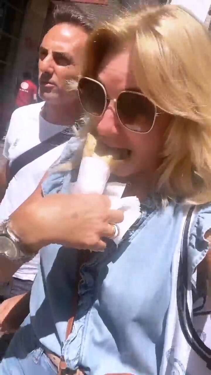 Yanina Latorre comió el sándwich de pescado