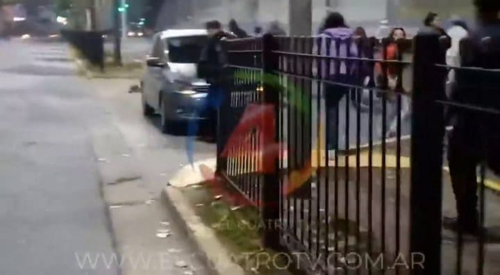Ezeiza: pedían justicia y fueron atropellados por un conductor enojado