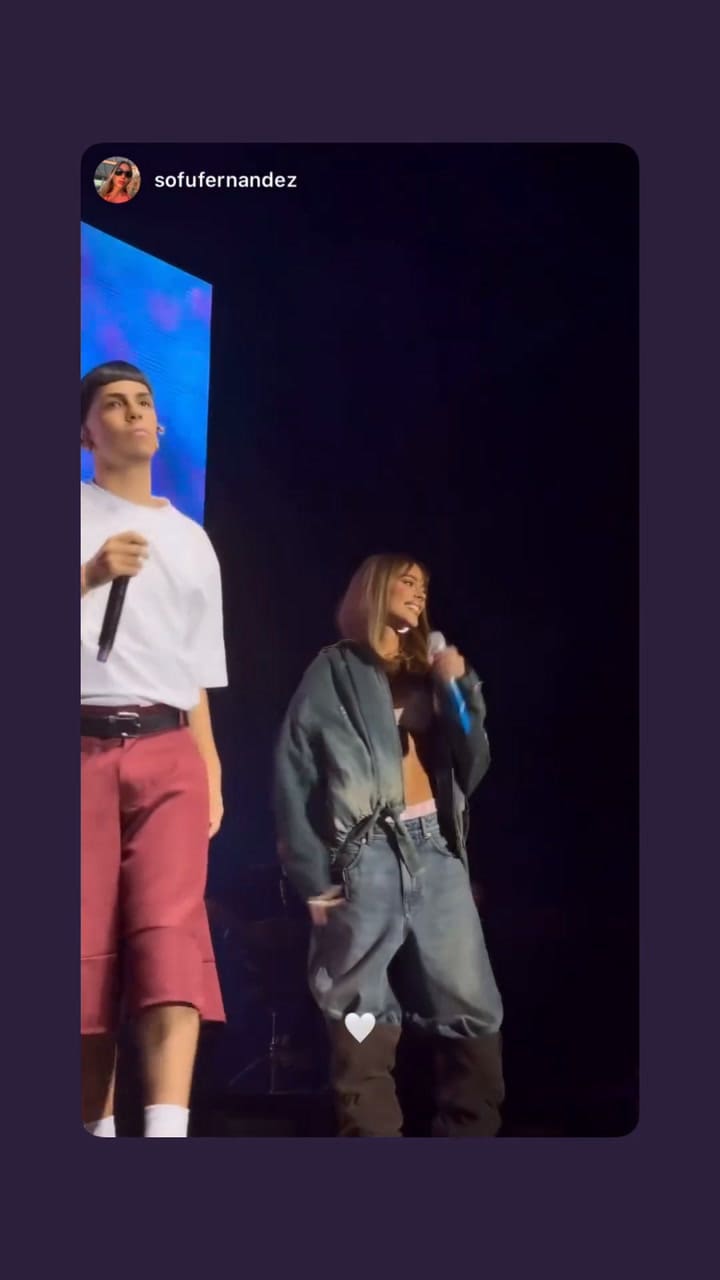 Así ingresaba Tini al escenario para cantar con Milo J