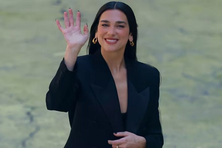 “POV- Living Near Dua Lipa’s Hotel Feels Like Winning The Lottery! Fans Can’t Handle It! ”#Dualipa #Chile #Fanmoments #Livingthedream Nutricionistadeporte