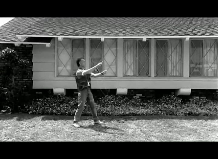 Fatboy Slim: Don't Let The Man Get You Down - Fuente: YouTube