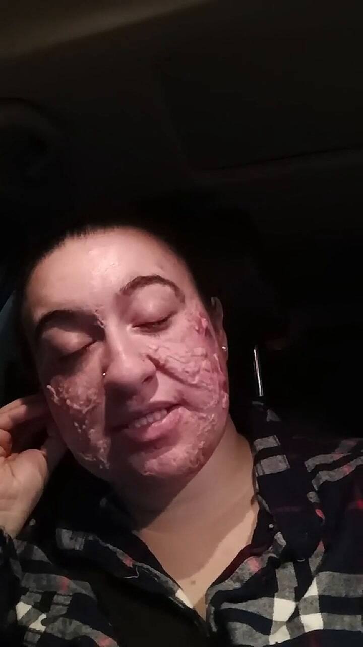 La joven de 24 años es comparada con Freddy Krueger