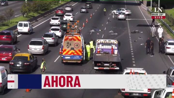 Un auto chocó contra motochorros que huían de la policía