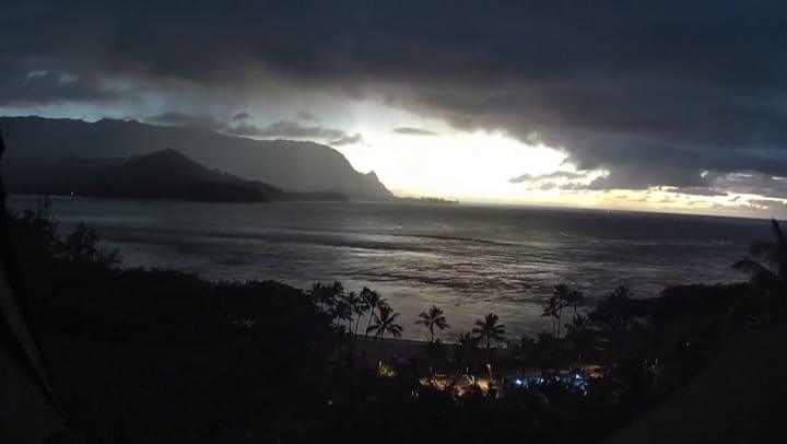 Video muestra como el agua retrocede 30 metros desde la costa