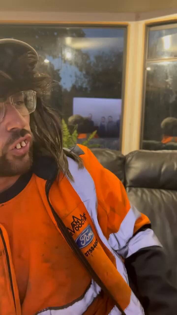 Le hizo un chiste de mal gusto a su novia en el altar y fue repudiado por todos2