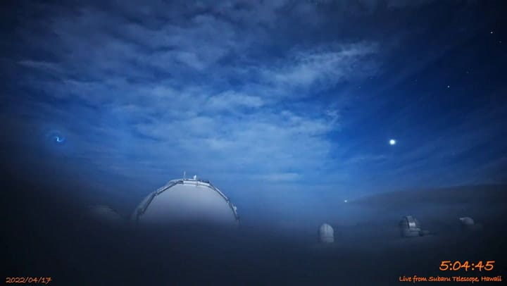 Misterioso remolino aparece e ilumina intensamente el cielo de Hawái