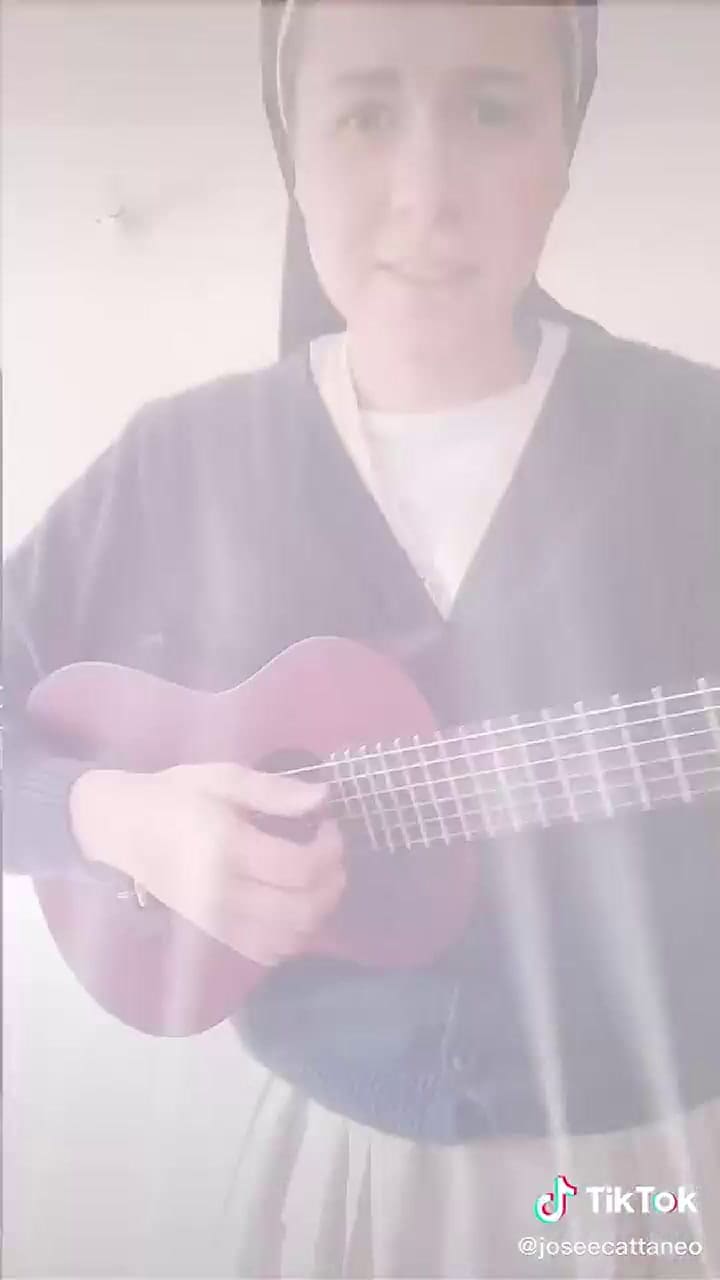 Hagámoslo, pero bien católico': la monja tiktoker - Fuente: TikTok