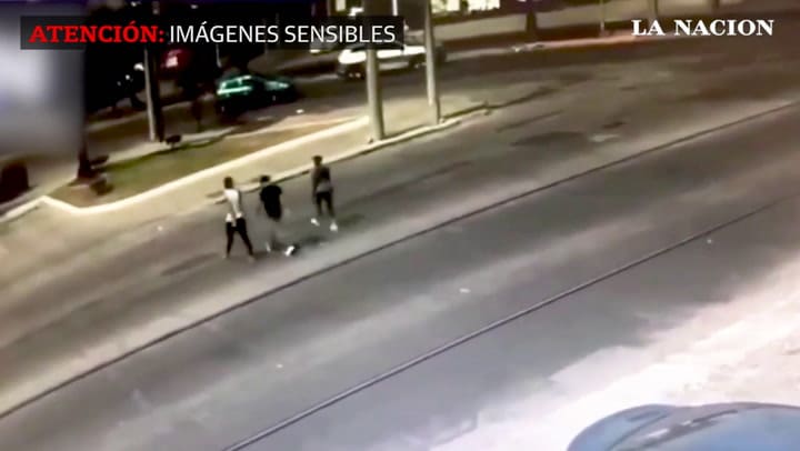 Atropelló a tres ladrones que le robaron y uno murió en el acto