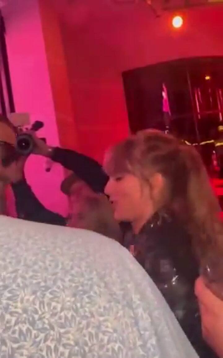 Besos Taylor Travis