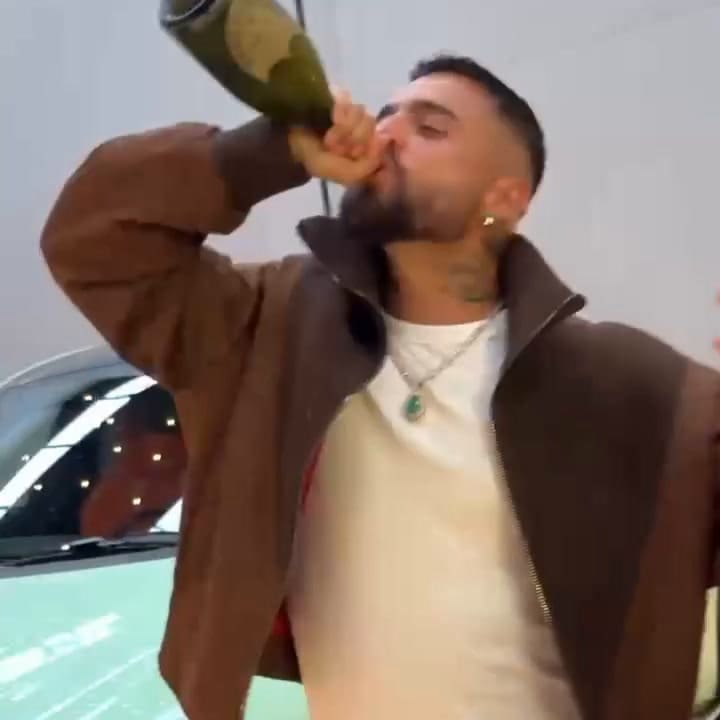 Maluma presumió su nuevo Ferrari verde menta único en el mundo