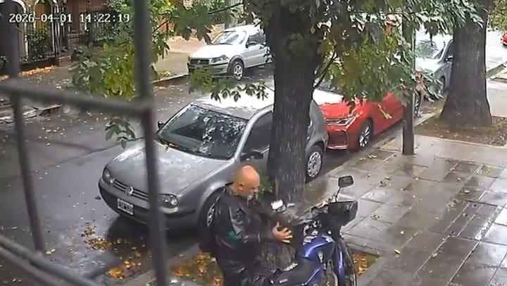 La llamada al 911 del expolicía que se defendió a los tiros en Núñez de un ataque de motochorros