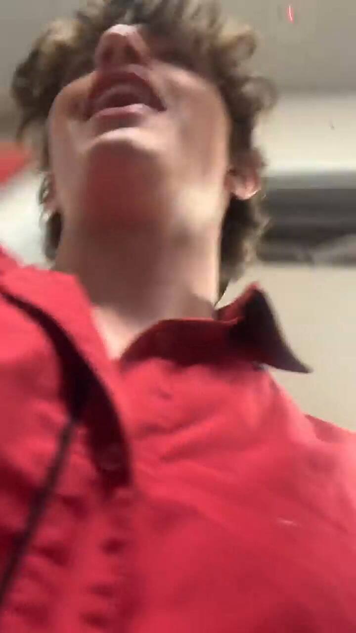 Se filmó mientras renunciaba a su trabajo y su jefe le pidió que se quede