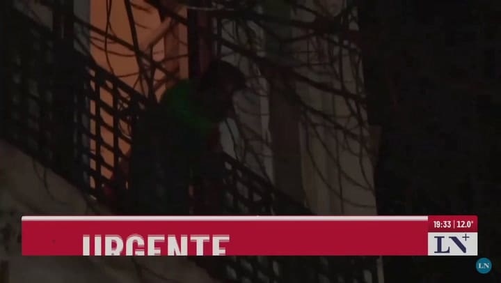 Cristina Kirchner salió al balcón por primera vez desde la aclaración del Tribunal