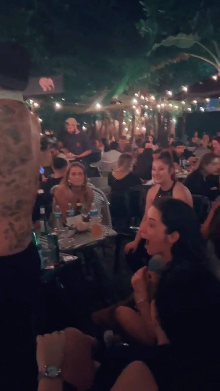 La inédita reacción que causa el hombre que tiene 250 tatuajes en su espalda