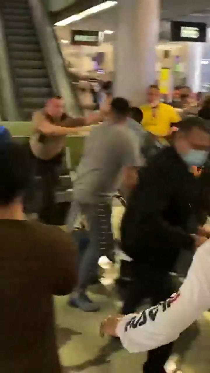 Una violenta pelea se desató luego de que cancelaran un vuelo en Miami