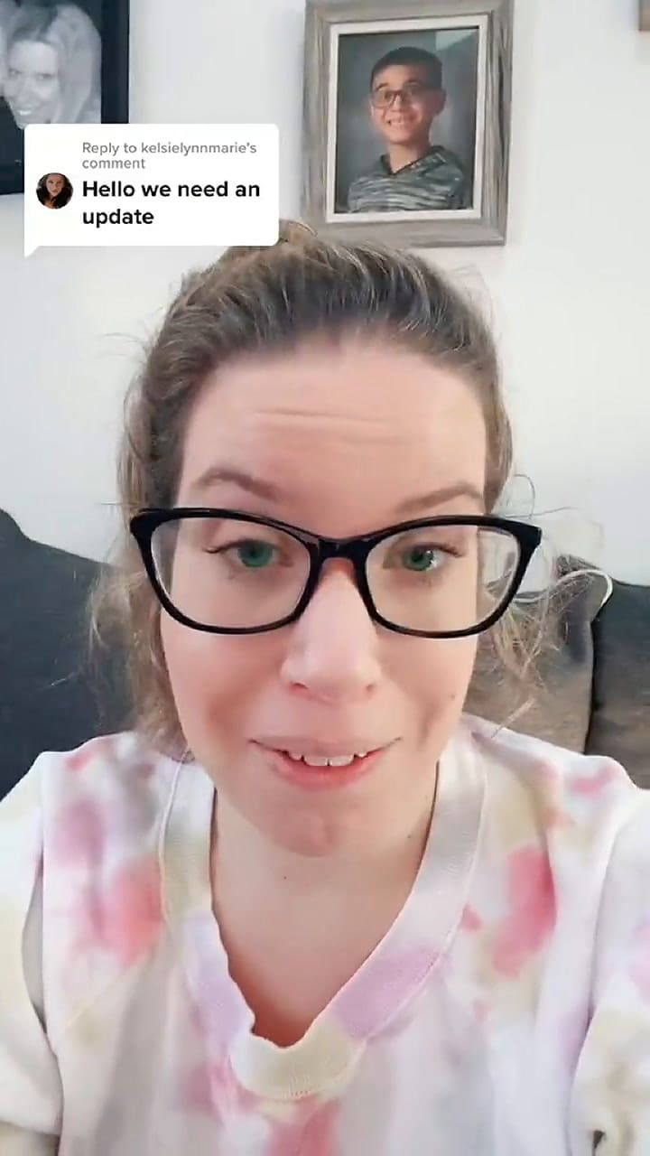 Una mujer castigó a su hijo por dejar 'poca propina' en un restaurante, parte 2