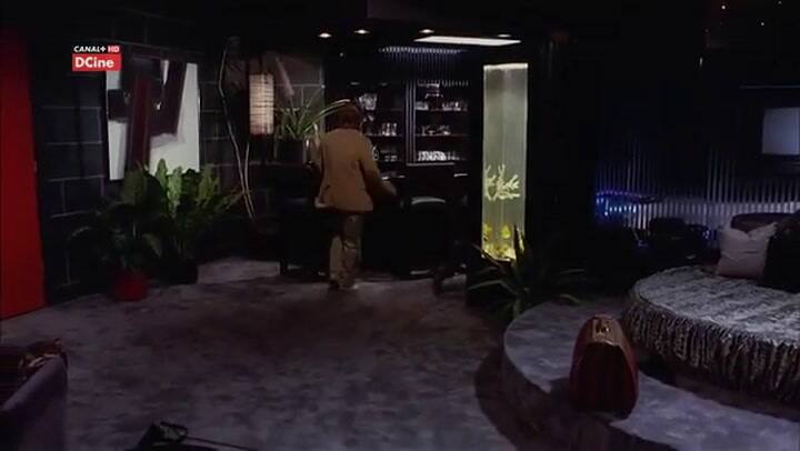 Escena del telescopio de 'doble de cuerpo' - Fuente: Youtube