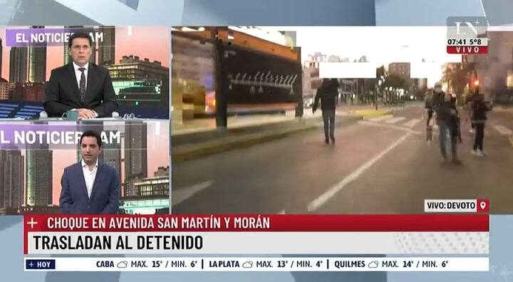 Así se llevan al conductor que manejó alcoholizado, resistió ser detenido y rompió un patrullero a patadas