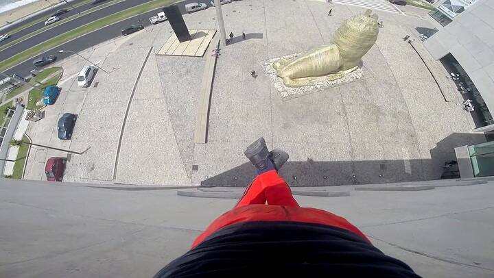 El artista Cristian Segura, en acción