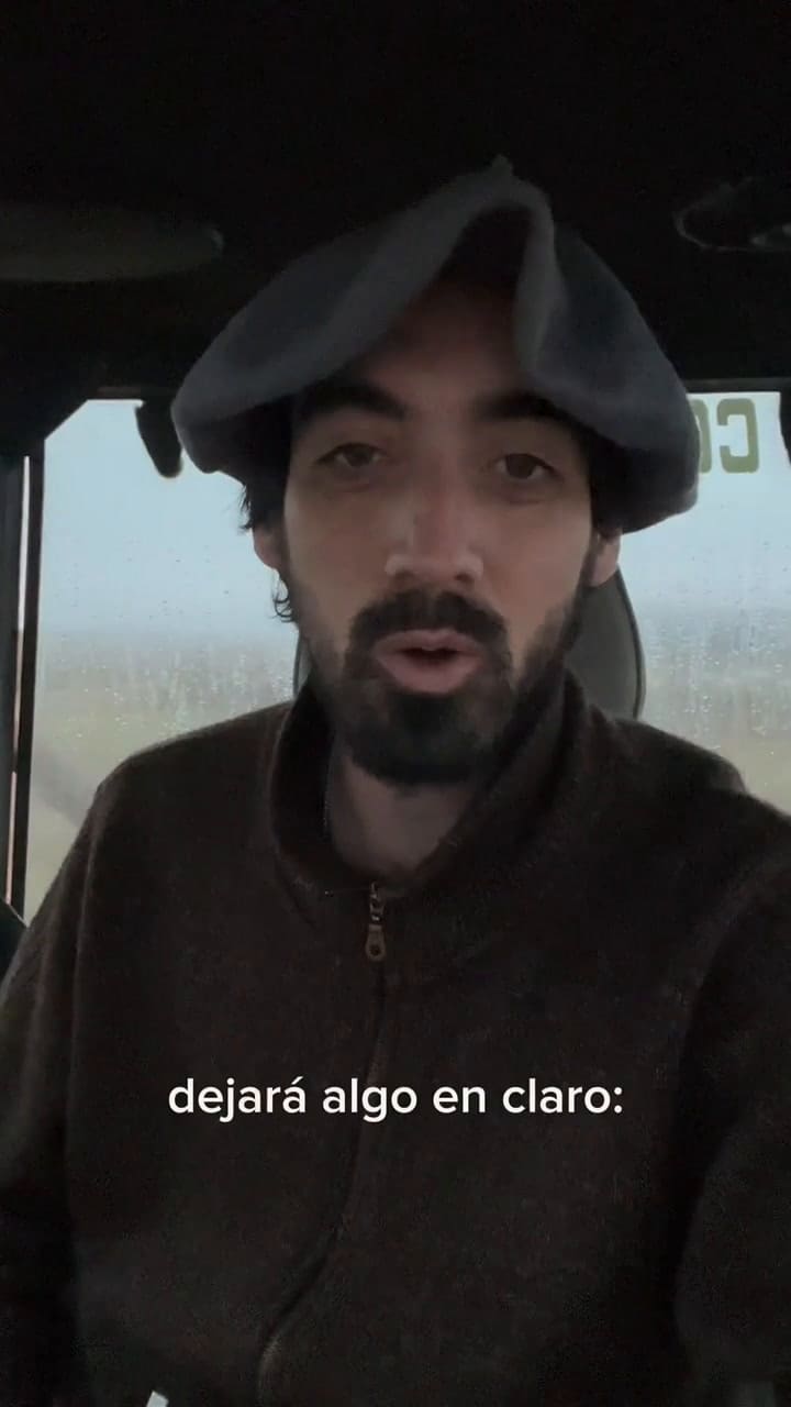 El joven intendente de una localidad de Córdoba que atrapa a sus seguidores con sus payadas