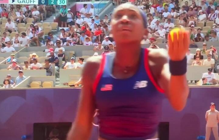 Coco Gauff discute con el umpire