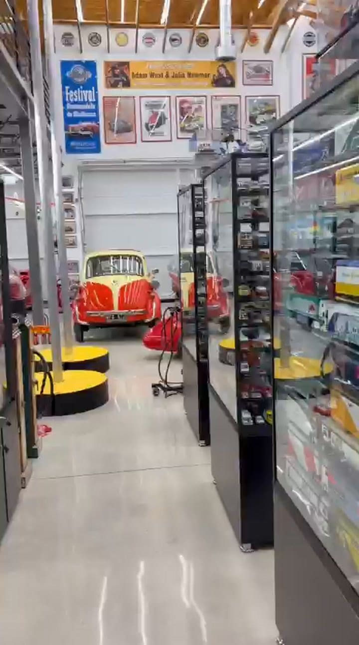 El argentino Sergio Goldvarg empezó este hobby de coleccionar réplicas de autos hace seis décadas