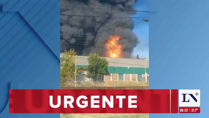 Incendio en un depósito de pinturas en Francisco Álvarez