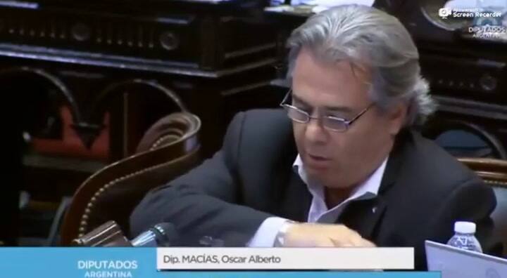 El discurso del diputado Macías comparado a una charla TED. Fuente: Twitter