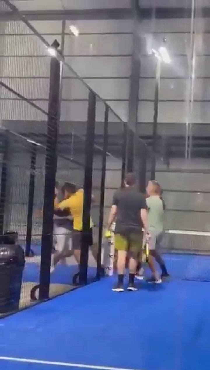 Raquetazos, patadas y golpes por doquier: escándalo entre jugadores de pádel