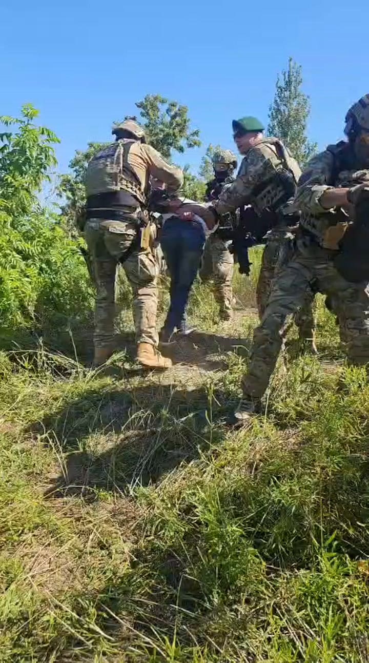 El arresto de uno de los delincuentes que se arrojó al Riachuelo