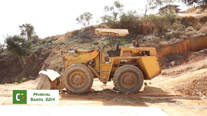 Así es el morro frente al predio de la selección