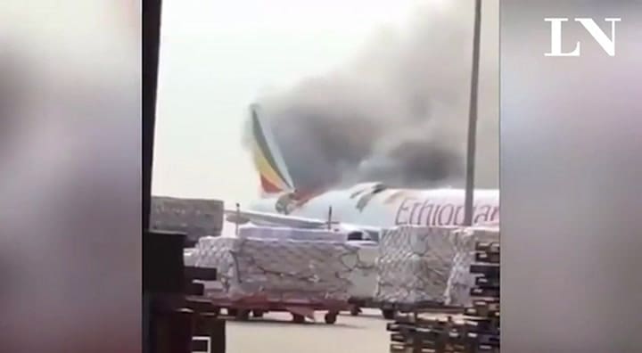 Un avión se prendió fuego mientras le cargaban nafta
