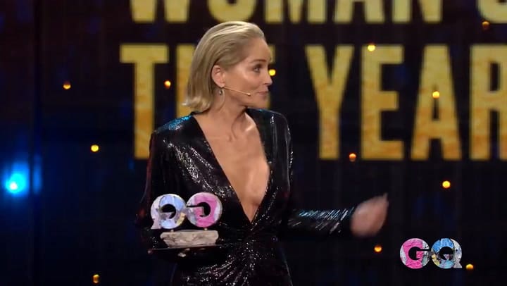 Sharon Stone revivió la famosa escena de Bajos Instintos y dio una lección - Fuente: YouTube