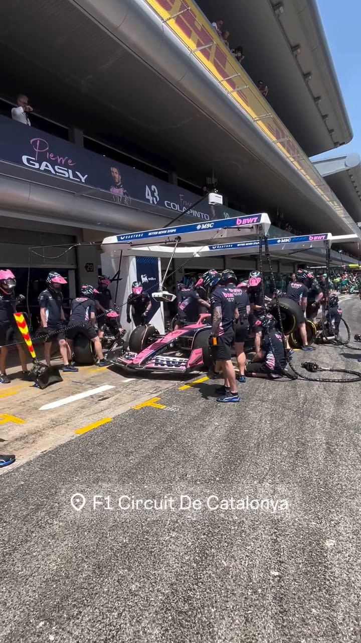 El equipo de Alpine en pleno trabajo