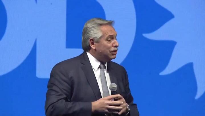 Ojeras y kilos de más, en el discurso del presidente Alberto Fernández